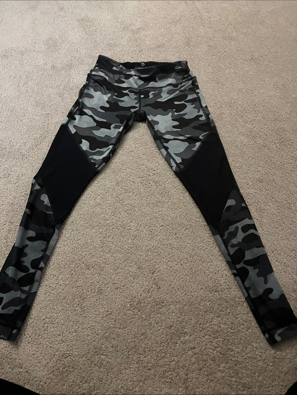 90 Degree By Reflex Women's Grey & Black Camo Jeggings activewear